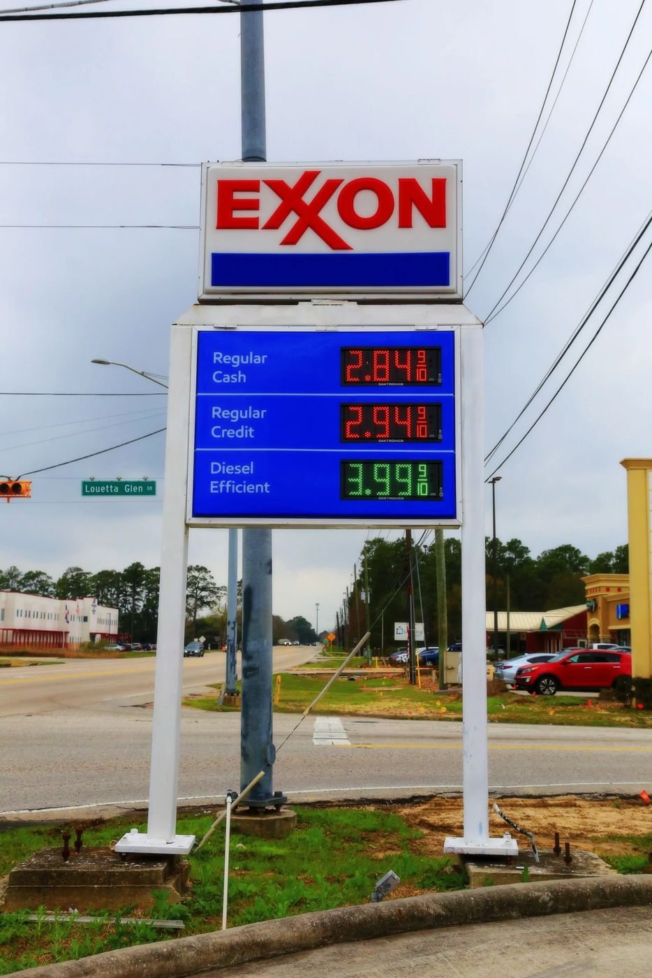Exxon pylon sign by SI Signs USA