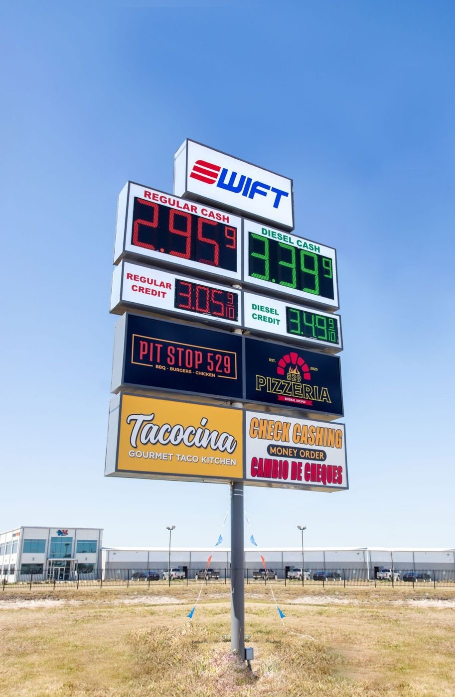 Swift — multi-tenant pylon sign by SI Signs USA